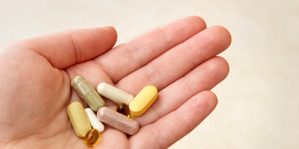 male-fertility-vitamins handful of male fertility vitamins