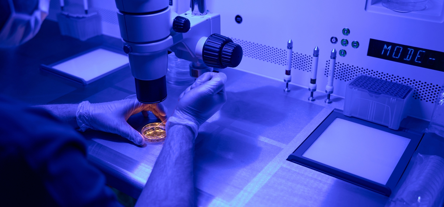 Embryo Grading - What is it and Why is it Important for the IVF Process? 14 Embryo-grading-embryologist-CRGH